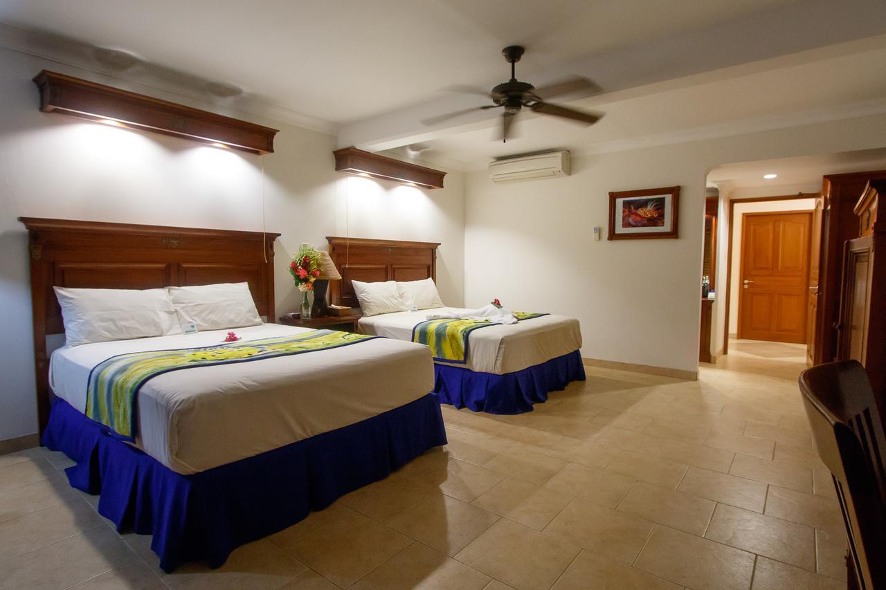 Manta Ray Bay Resort Колонія Екстер'єр фото
