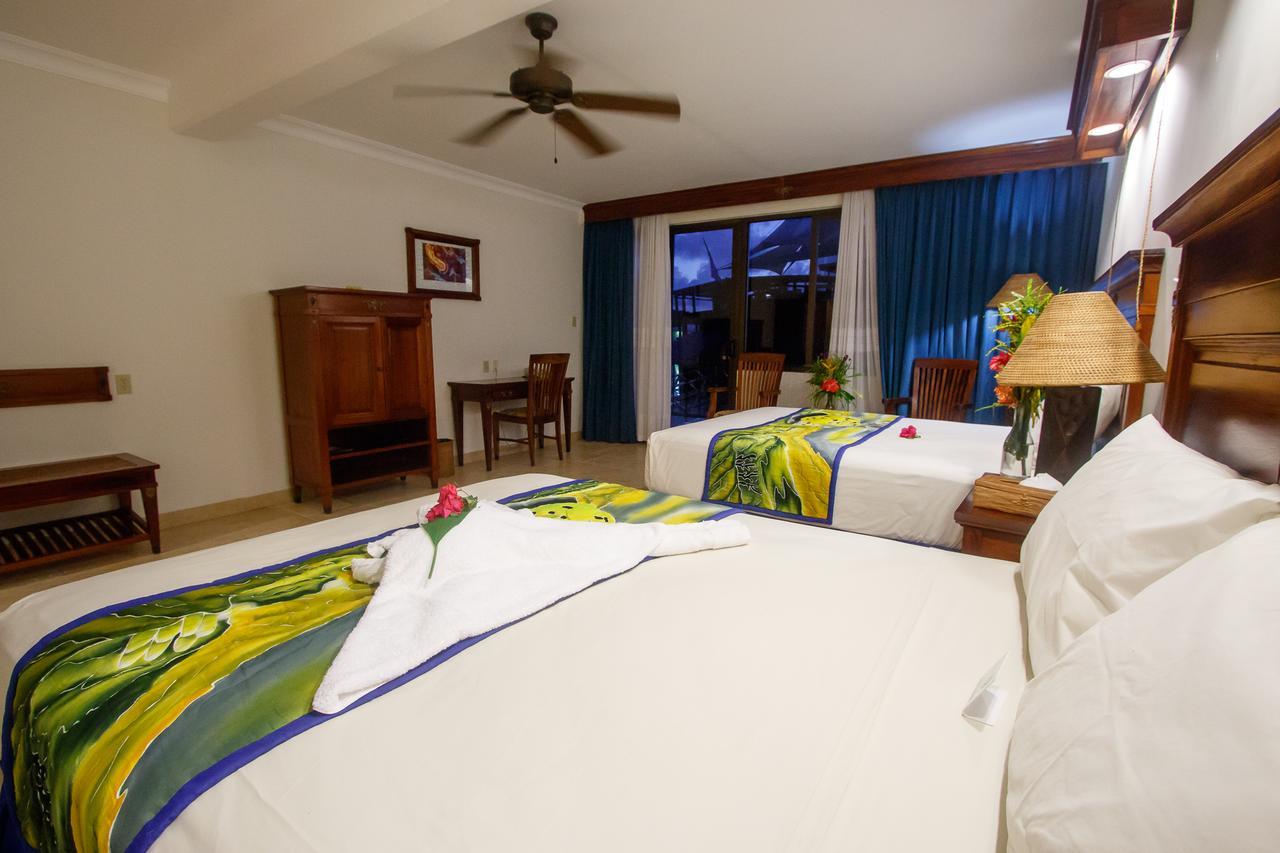 Manta Ray Bay Resort Колонія Екстер'єр фото