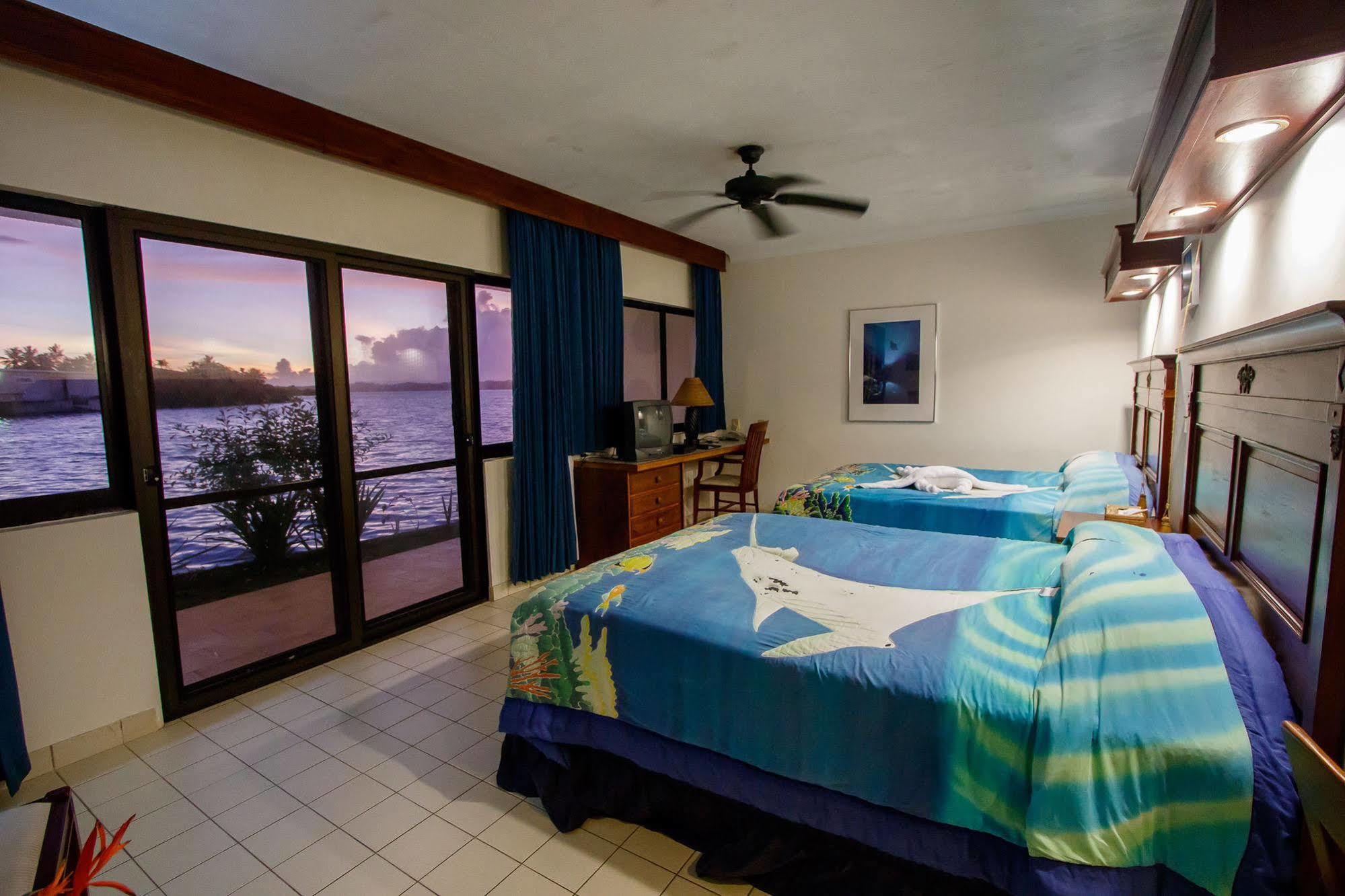 Manta Ray Bay Resort Колонія Екстер'єр фото