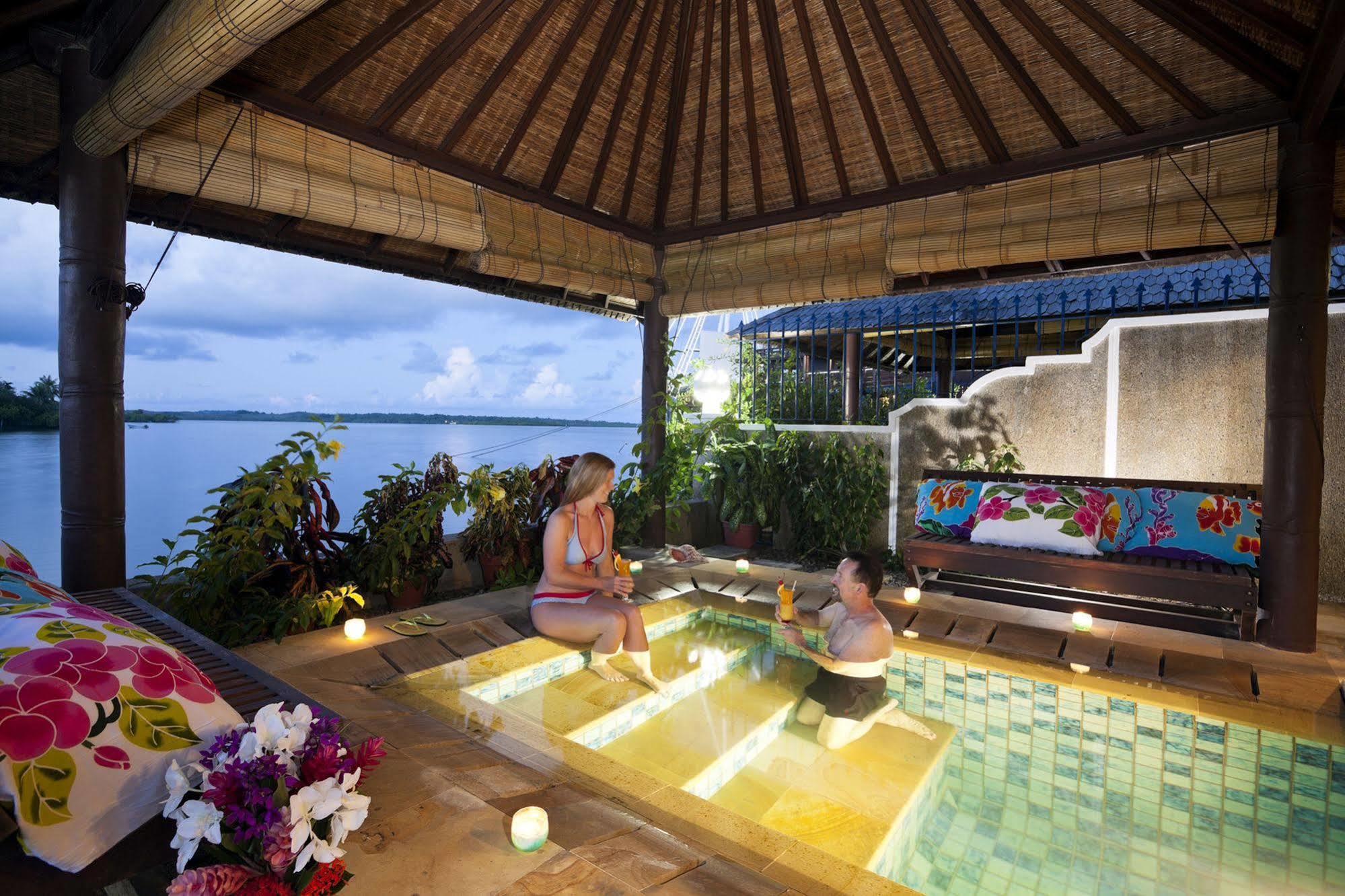 Manta Ray Bay Resort Колонія Екстер'єр фото
