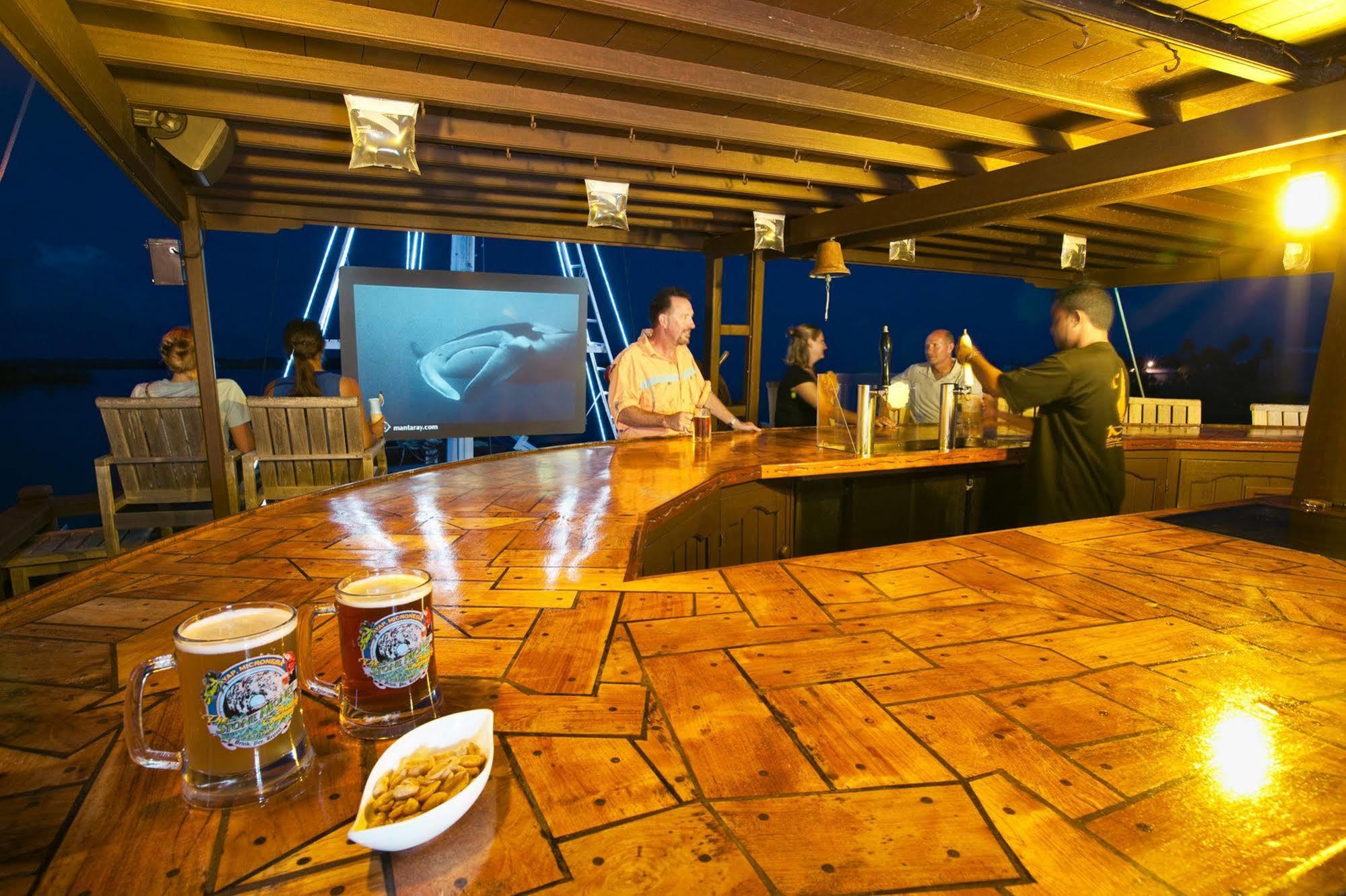 Manta Ray Bay Resort Колонія Екстер'єр фото